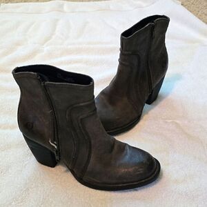 Born Women's Size 7.5M Abby Brown Distressed Leather Side Zip Ankle Boots Bootie
